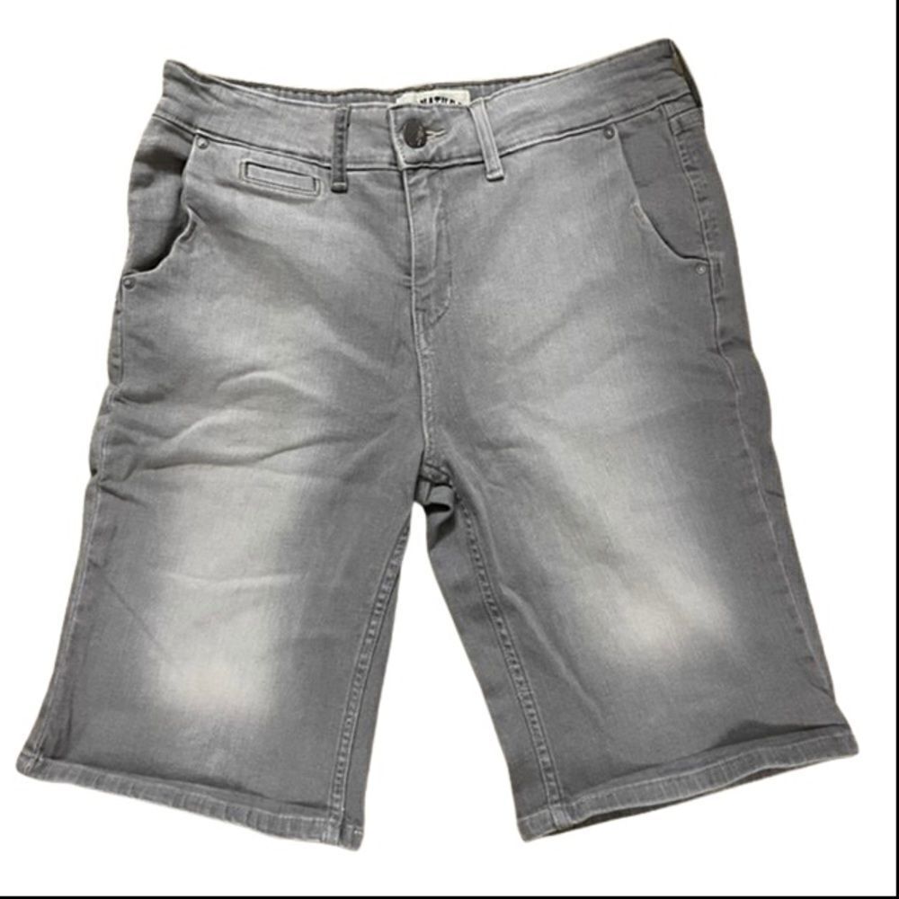 Signature by Levi’s ~ Grey denim Bermuda Shorts ~ size 14